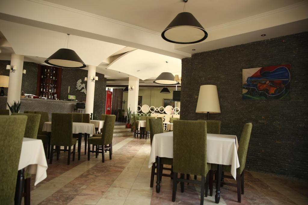 Sirena Hotel Tushemisht Dış mekan fotoğraf