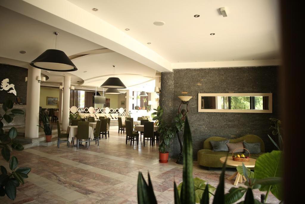 Sirena Hotel Tushemisht Dış mekan fotoğraf