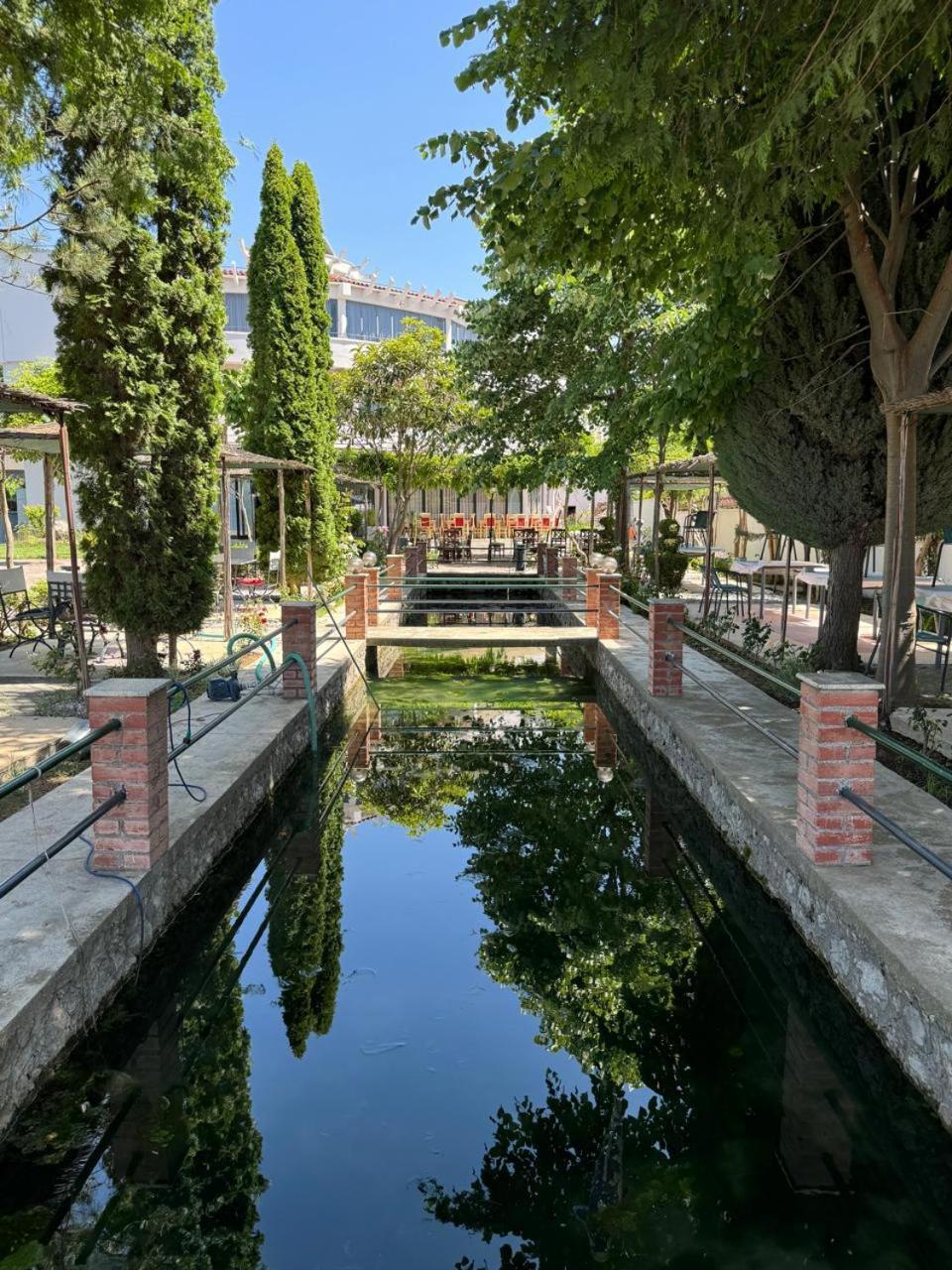 Sirena Hotel Tushemisht Dış mekan fotoğraf