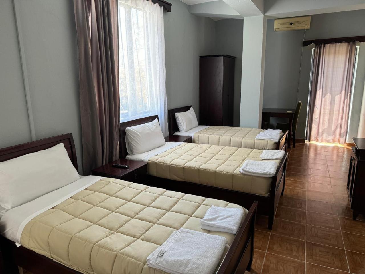 Sirena Hotel Tushemisht Dış mekan fotoğraf