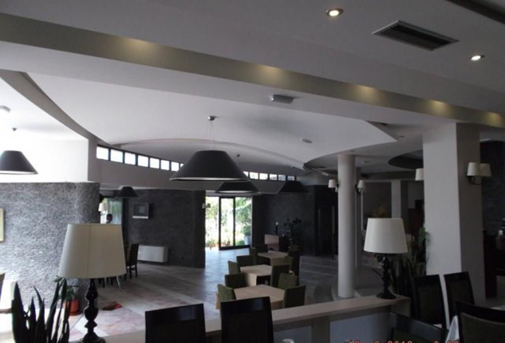 Sirena Hotel Tushemisht Dış mekan fotoğraf