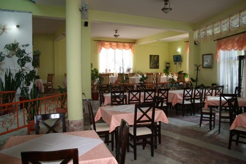 Sirena Hotel Tushemisht Dış mekan fotoğraf