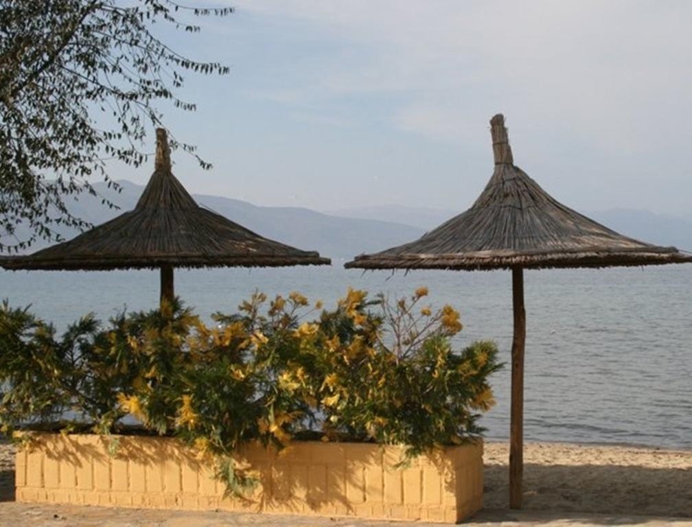 Sirena Hotel Tushemisht Dış mekan fotoğraf