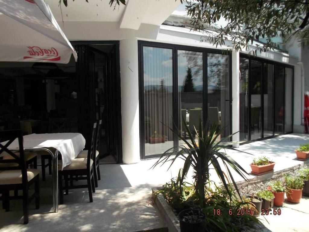 Sirena Hotel Tushemisht Dış mekan fotoğraf